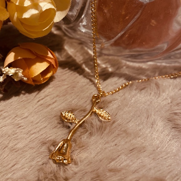 Minimalistic ‘rose pendant necklace’ - Picture 1 of 2